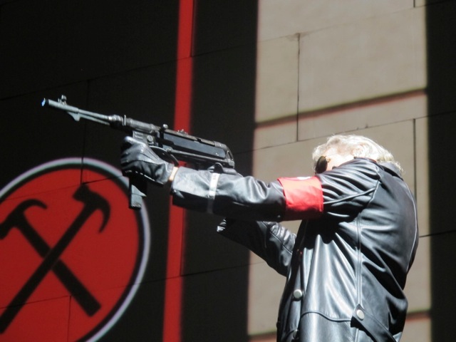 51 Roger Waters The Wall Sydney 2012-02-14.jpg